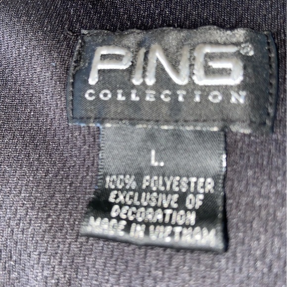 PING fleece half zipper fleece offers a deep breast pocket and wicking vents. - Picture 3 of 7